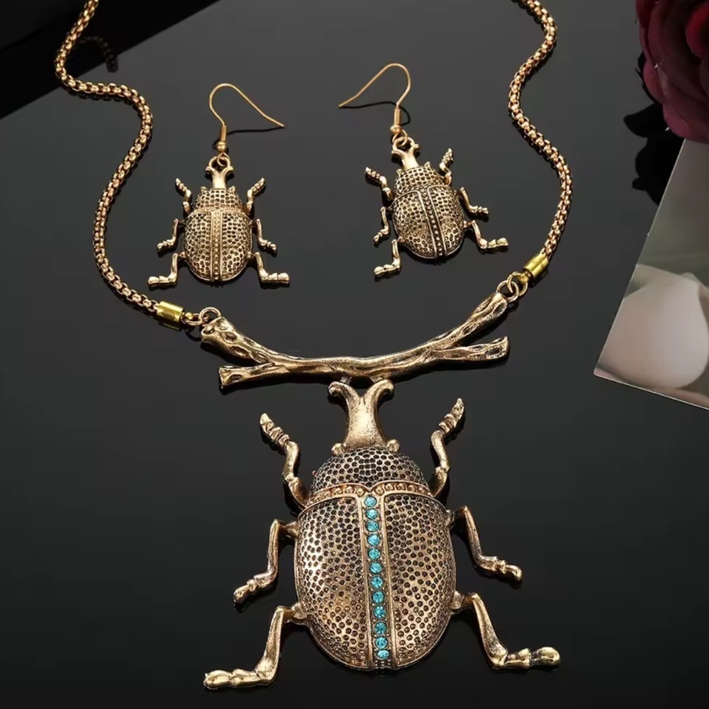 Vintage Beetle Jewelry Set – Necklace & Matching Earrings